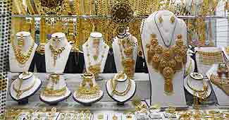 Gold falls Rs 500, silver sheds Rs 1,700 Gold falls Rs 500, silver sheds Rs 1,700