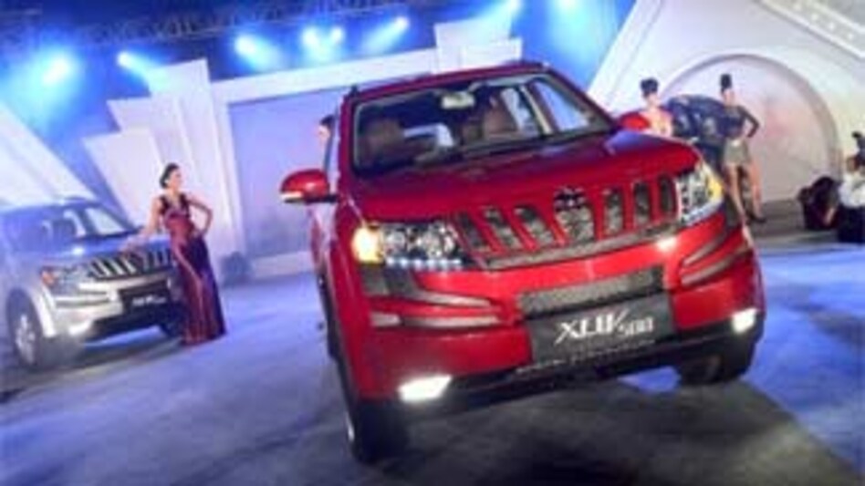 Priced between Rs 10.8 lakh and Rs 11.95 lakh, M&M launches SUV XUV 500 Priced between Rs 10.8 lakh and Rs 11.95 lakh, M&M launches SUV XUV 500