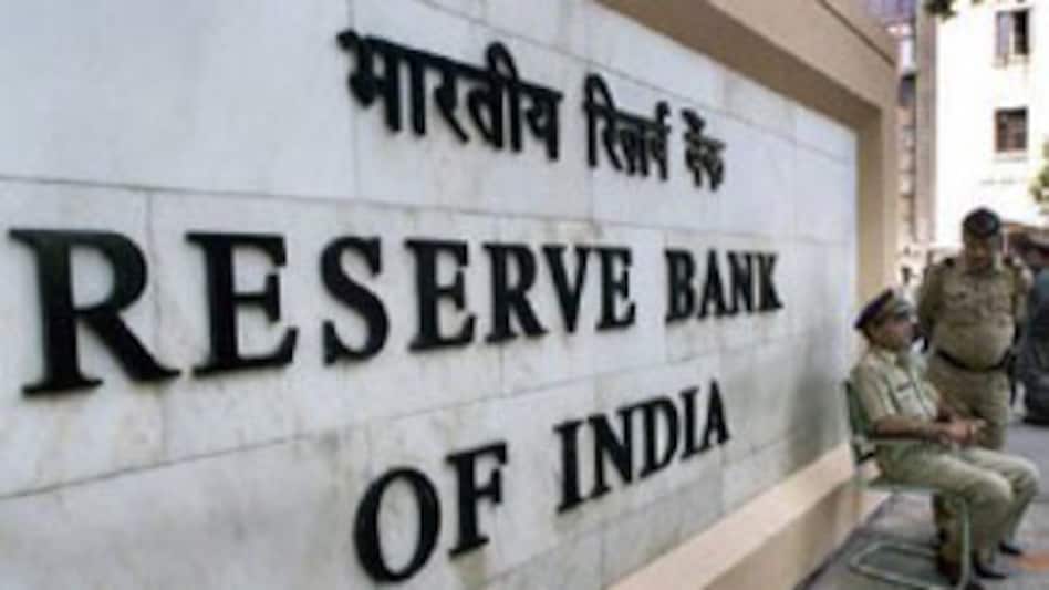 RBI hikes key rates by 25 bps, frees up bank savings rate RBI hikes key rates by 25 bps, frees up bank savings rate