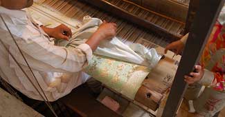 Cabinet clears Rs 3,884 cr relief package for weavers