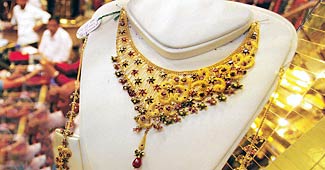 Gold, silver rebound on global rally