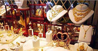 Gold prices snap 5-day losing streak, up Rs 75