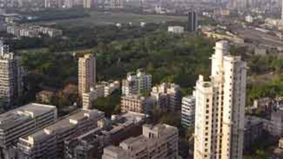 Developers are likely to focus on delivering the committed projects in 2012 rather than launching new projects. Developers are likely to focus on delivering the committed projects in 2012 rather than launching new projects.