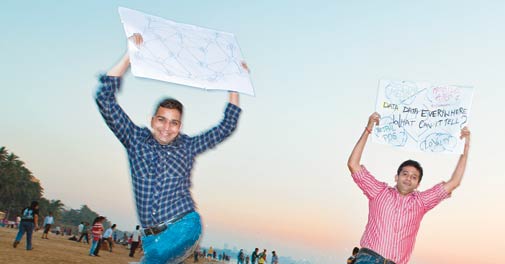 Cyberspace architects Chunduri (left) and Bhamidipaty (right) take a break at a beach in Mumbai <em>Photo: Rachit Goswami/www.indiatodayimages.com</em>