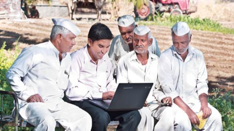 A Mahindra Finance executive explains various products to farmers in Tembhurni village in Maharashtra<em>Photo: Nishikant Gamre</em> A Mahindra Finance executive explains various products to farmers in Tembhurni village in Maharashtra<em>Photo: Nishikant Gamre</em>
