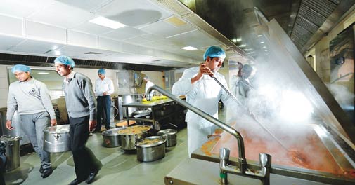 IRCTCs Noida kitchen serves 10,000 meals a day <em>Photo: Shekhar Ghosh</em>