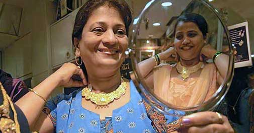 Gold prices shoot to 5-week high in Delhi, up Rs 430