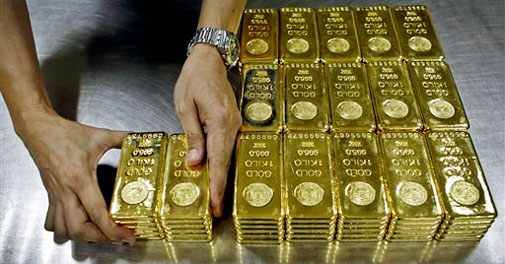Gold, silver prices fall in New Delhi on sluggish demand