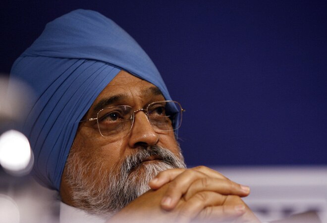 Montek defends Rajan, says RBI adopted balanced approach