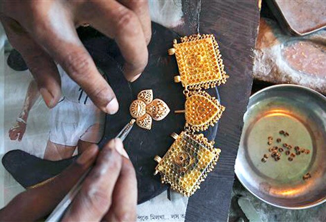 Gold edges higher on stray buying, silver also advances