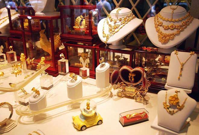 Gold, silver prices tumble on declining global trend, fall in demand