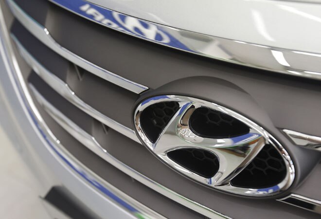 Hyundai introduces compact sedan Xcent Hyundai introduces compact sedan Xcent