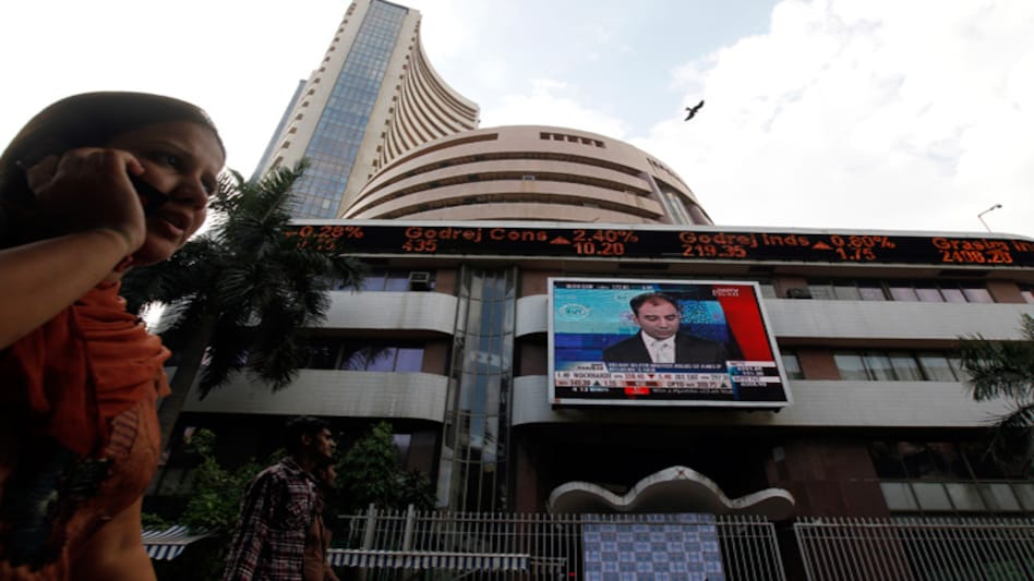 BSE Sensex breaches 21,000-level as FIIs remain optimistic about India story BSE Sensex breaches 21,000-level as FIIs remain optimistic about India story