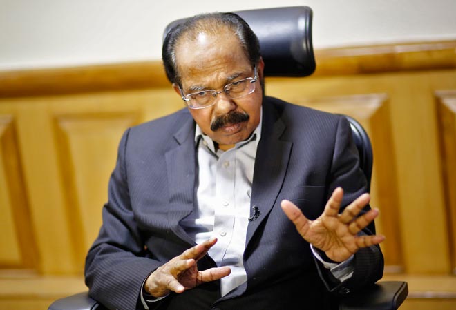 Amid FIR row, Moily says no going back on gas price hike decision Amid FIR row, Moily says no going back on gas price hike decision