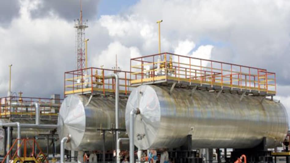 Govt to sell 5 pc stake in BHEL to LIC; may get Rs 2,046 cr Govt to sell 5 pc stake in BHEL to LIC; may get Rs 2,046 cr