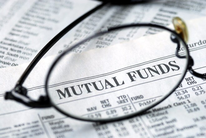 Mutual funds on selling spree; offload Rs 10,000 cr of shares Mutual funds on selling spree; offload Rs 10,000 cr of shares