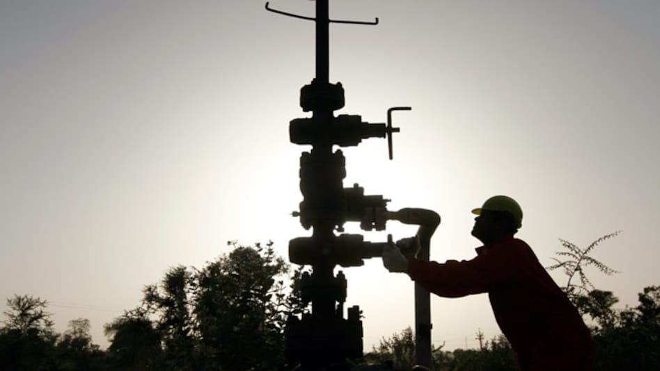 ONGC, Oil India to buy Indian Oil stake at Rs 220 per share: Source ONGC, Oil India to buy Indian Oil stake at Rs 220 per share: Source