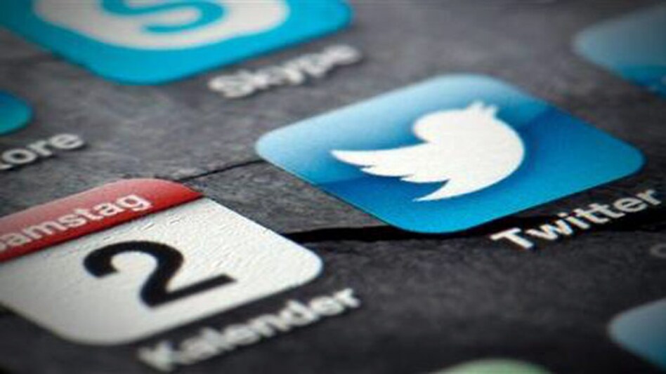 Twitter crashes 2nd time in 9 days, blames software glitch Twitter crashes 2nd time in 9 days, blames software glitch