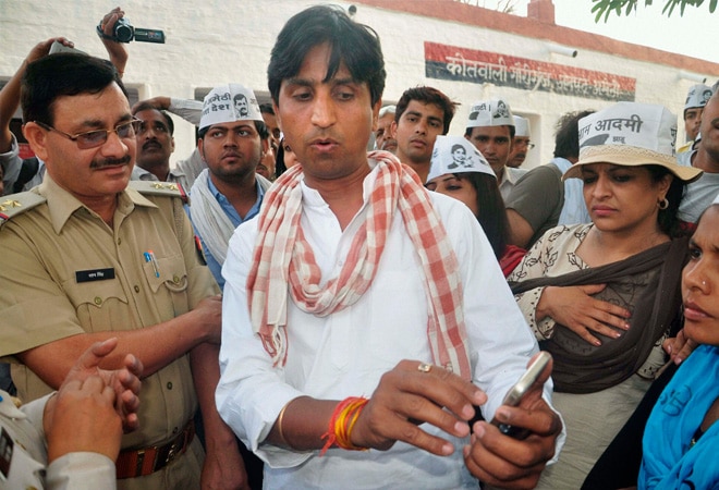I have everyone below 45 years with me, says Kumar Vishwas