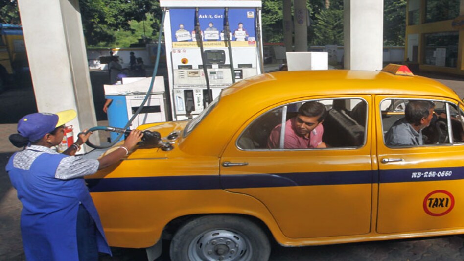 Petrol price cut by 75 paise a litre, diesel unchanged Petrol price cut by 75 paise a litre, diesel unchanged