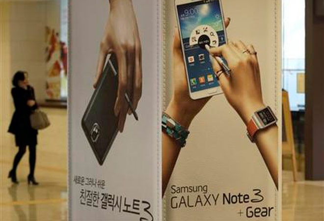 Samsung lower Q1 estimate shows smartphone challenges