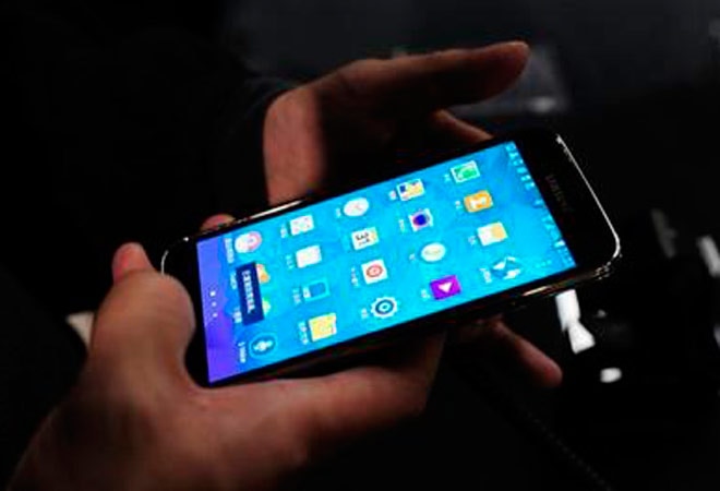 Samsung Galaxy S5 starts selling in India