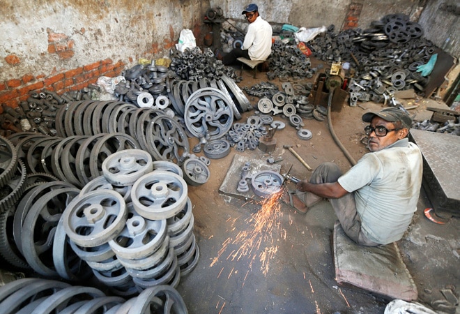 Sinking economy looks to Prime Minister Narendra Modi Sinking economy looks to Prime Minister Narendra Modi