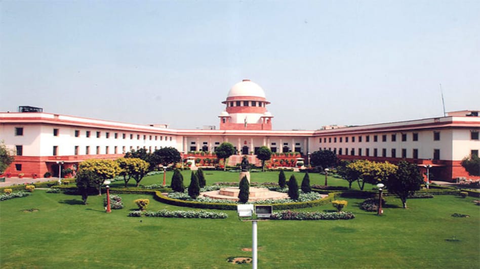 SC seeks Centre's reply on PIL against 4G licences to Reliance Jio SC seeks Centre's reply on PIL against 4G licences to Reliance Jio