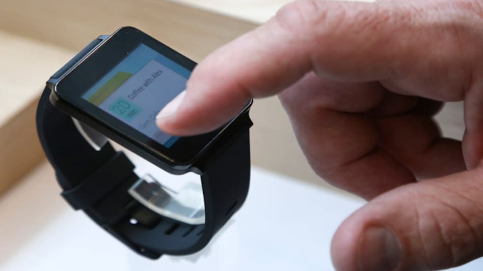 An attendee plays with a demo LG G smartwatch on display at the Google I/O developers conference in San Francisco June 25, 2014. (Photo: Reuters) An attendee plays with a demo LG G smartwatch on display at the Google I/O developers conference in San Francisco June 25, 2014. (Photo: Reuters)