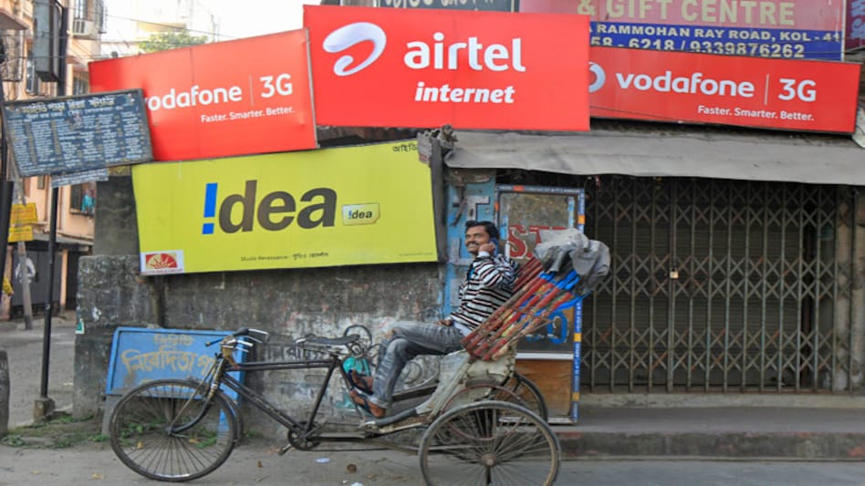 Some of the mobile operators' licences, among Airtel, Vodafone, Idea and RCom, are set to expire in 2015-16. (Photo: reuters) Some of the mobile operators' licences, among Airtel, Vodafone, Idea and RCom, are set to expire in 2015-16. (Photo: reuters)