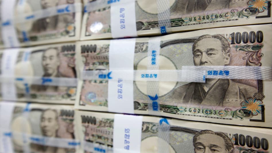 Japanese yen notes are piled up after counting at a bank in Seoul (Photo: Reuters) Japanese yen notes are piled up after counting at a bank in Seoul (Photo: Reuters)