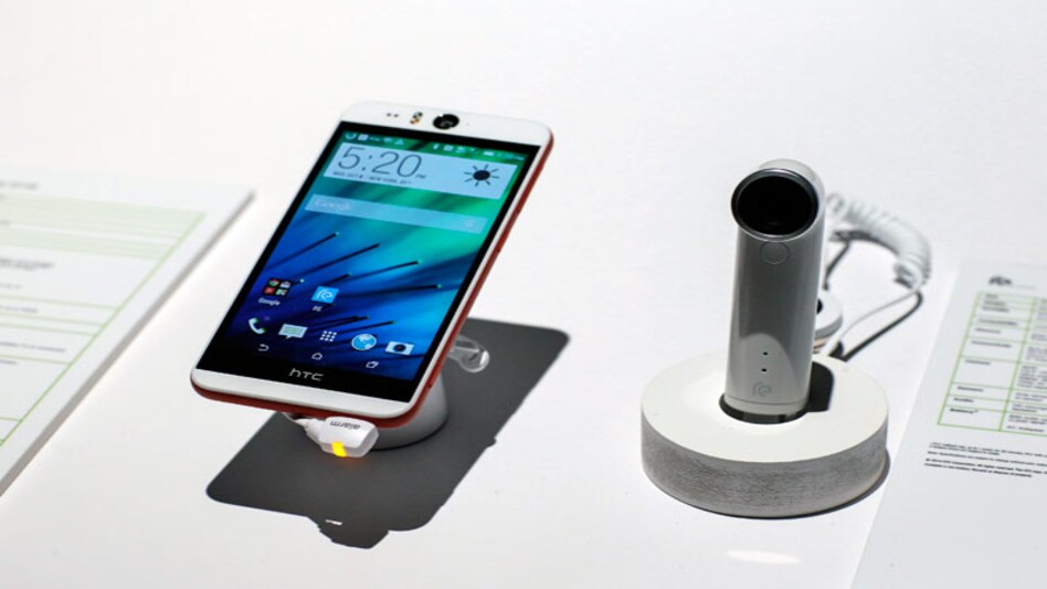 The new HTC desire eye smartphone (L) and RE camera are seen on display after their launch in New York (Photo: Reuters) The new HTC desire eye smartphone (L) and RE camera are seen on display after their launch in New York (Photo: Reuters)