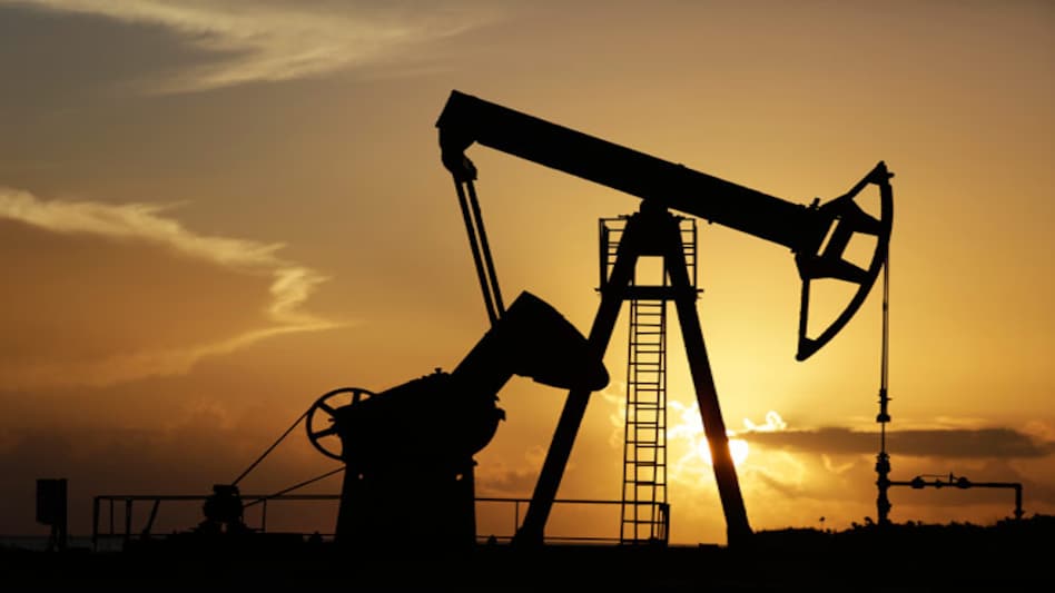 Oil prices slip below US $83 as economic worries mount Oil prices slip below US $83 as economic worries mount