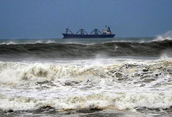 HPCL shuts Vishakhapatnam refinery due to cyclone Hudhud HPCL shuts Vishakhapatnam refinery due to cyclone Hudhud