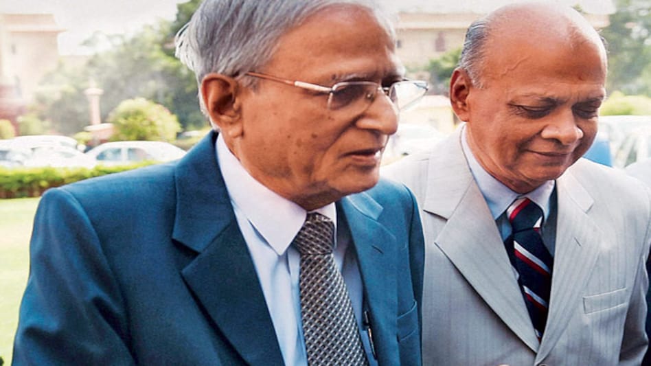 Retired Supreme Court Justice MB Shah (left) heads the SIT on black money. (Photo: Reuters) Retired Supreme Court Justice MB Shah (left) heads the SIT on black money. (Photo: Reuters)