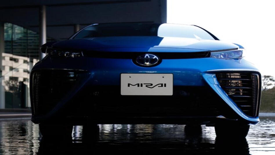 Toyota to start selling hydrogen fuel cell vehicle Mirai in December Toyota to start selling hydrogen fuel cell vehicle Mirai in December
