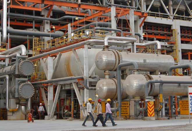 Essar signs pact with Russia's Rosneft to import oil worth USD 10 billion