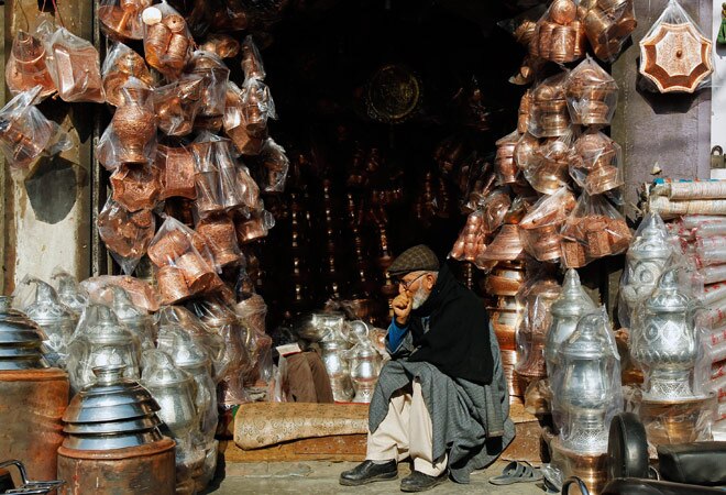 Copper futures edge lower on weak global trend