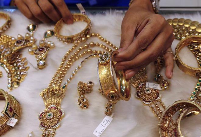 Low-cost stockbrokers turn to apps to wean Indians off gold