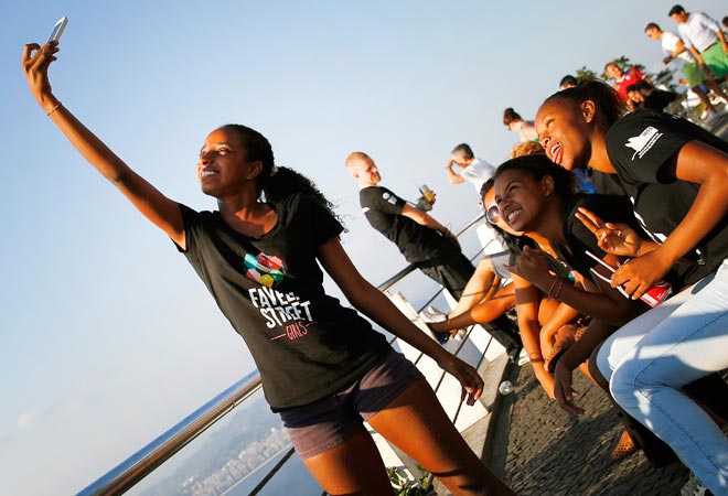 Australia launches 'selfie' service to attract tourists