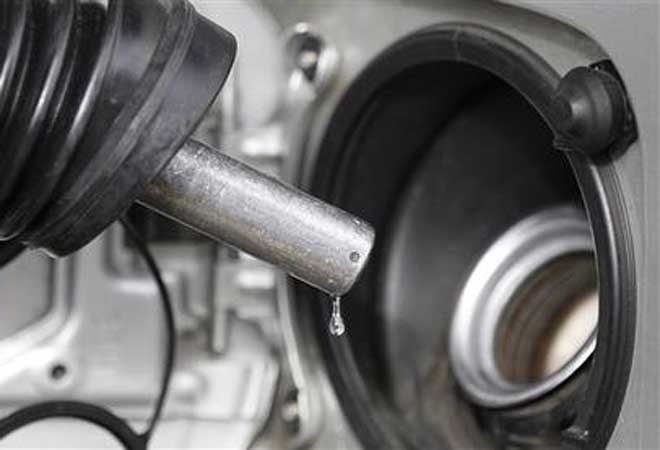 Oil prices fall on surprise US inventory build, equity rally aids