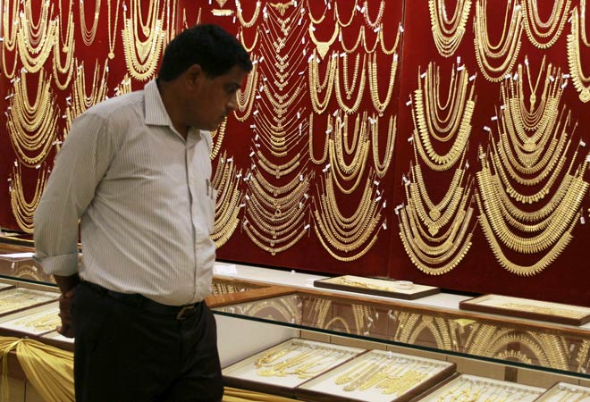 Gold imports cross 120 tonnes in August, highest so far in FY16