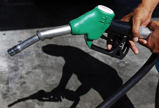 Oil prices remain weak on global economic outlook, oversupply