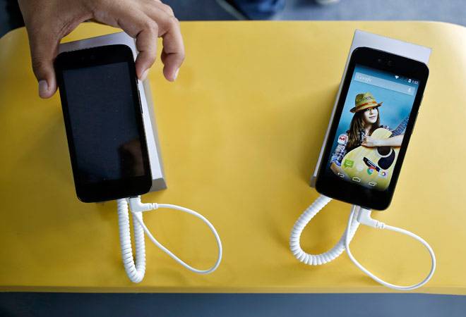 New touchscreen material to end daily smartphone charging