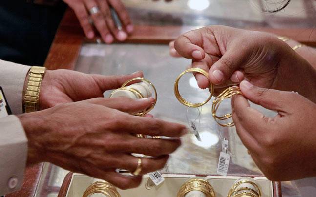 Gold, silver coin sales surpass jewellery on Dhanteras