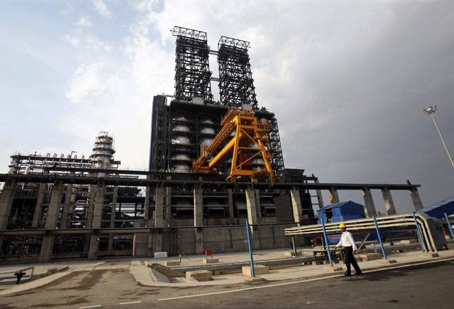 Hindustan Petroleum reports Rs 320 crore net loss on Rs 1,400 crore inventory hit