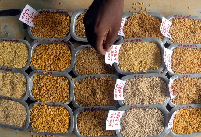 WPI inflation at (-)3.81% in Oct; pulses, onion expensive
