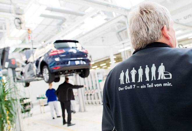 Volkswagen says 800,000 cars may have false CO2 levels