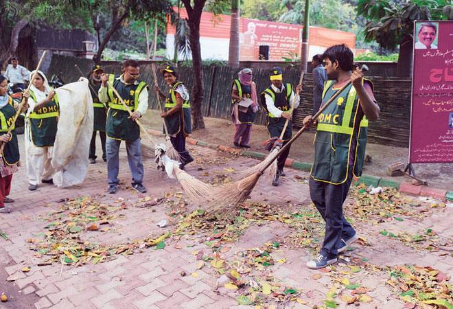 Swachh Bharat cess garners Rs 329 crore in 1 month