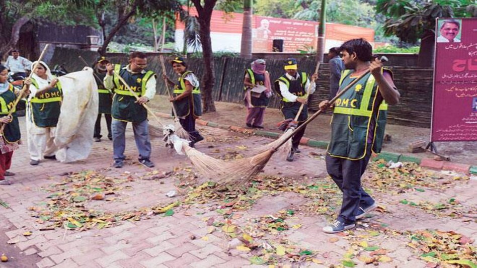 Swachh Bharat cess garners Rs 329 crore in 1 month Swachh Bharat cess garners Rs 329 crore in 1 month